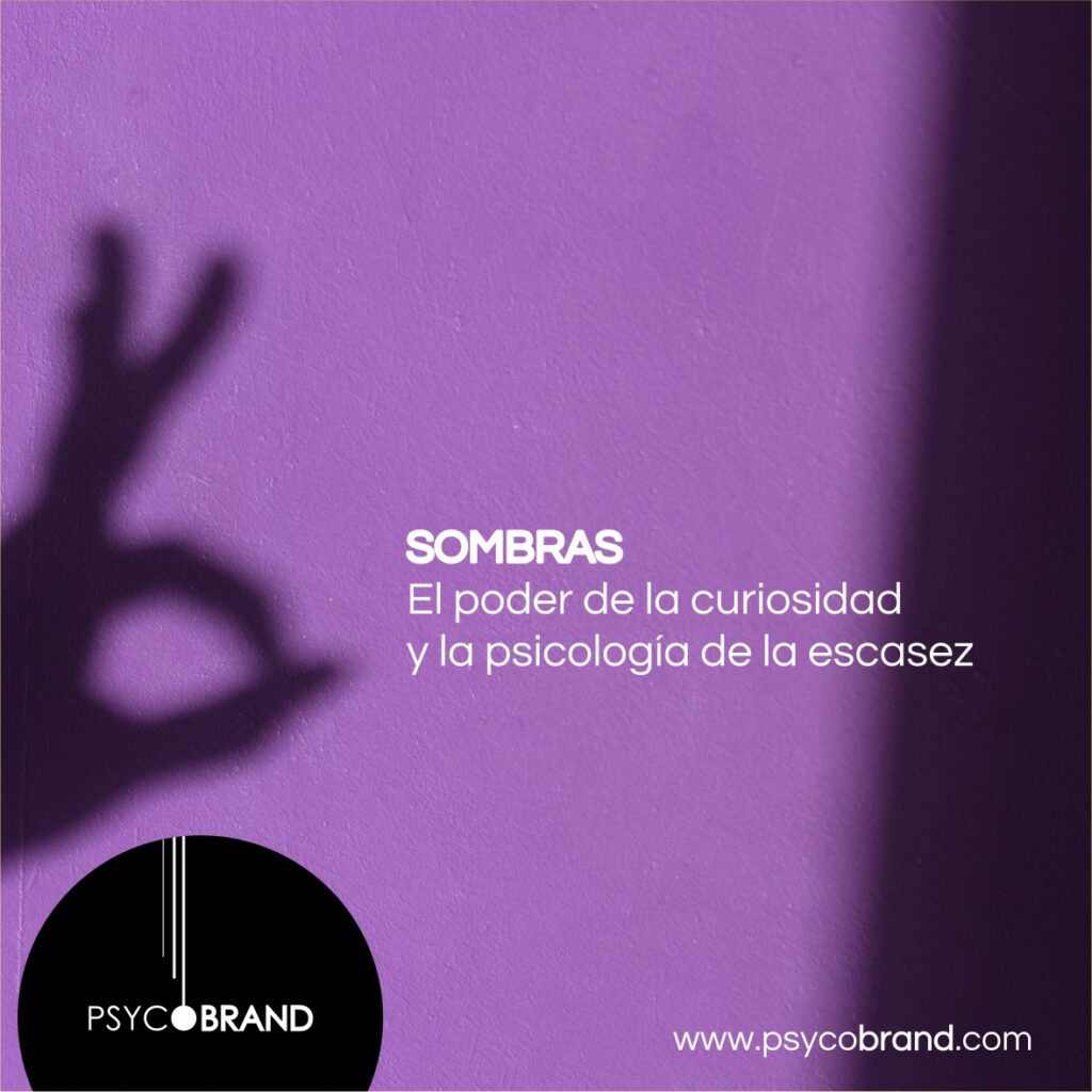 SOMBRAS
El poder de la curiosidad y la psicología de la escasez
.
El neuromarketing ha demostrado que la curiosidad es una de las fuerzas motrices más poderosas en la toma de decisiones del consumidor. Cuando las marcas logran despertar nuestra curiosidad, se abre un camino directo hacia nuestra memoria de largo plazo, creando conexiones duraderas y, a menudo, indisolubles.
.
Las sombras del misterio y lo desconocido pueden ser utilizadas de manera inteligente para mantener la atención de la audiencia y llevarla a través de un viaje cautivador. Cuando una marca logra mantenernos intrigados, es más probable que sigamos explorando su mensaje, comprometiéndonos con su historia y, en última instancia, convirtiéndonos en defensores de su causa.
.
La escasez es otra sombra que el neuromarketing ha descubierto como una poderosa fuerza motivadora en nuestras decisiones de compra. La percepción de que algo es limitado o exclusivo desencadena en nuestro cerebro un sentido de urgencia y deseo de posesión.
.
Al presentar ofertas y promociones con un sentido de escasez, las marcas pueden estimular la toma de decisiones impulsivas y la sensación de estar perdiéndose de algo valioso. Esta sombra, aunque sutil, puede influir en nuestra conducta de compra de manera significativa.
.
Al entender cómo nuestros cerebros reaccionan ante ciertos estímulos, las marcas pueden crear conexiones más profundas y auténticas con su audiencia; sin embargo, debemos recordar que, al hacerlo, también asumimos una gran responsabilidad ética de respetar los límites de la privacidad y la integridad de nuestros clientes.
